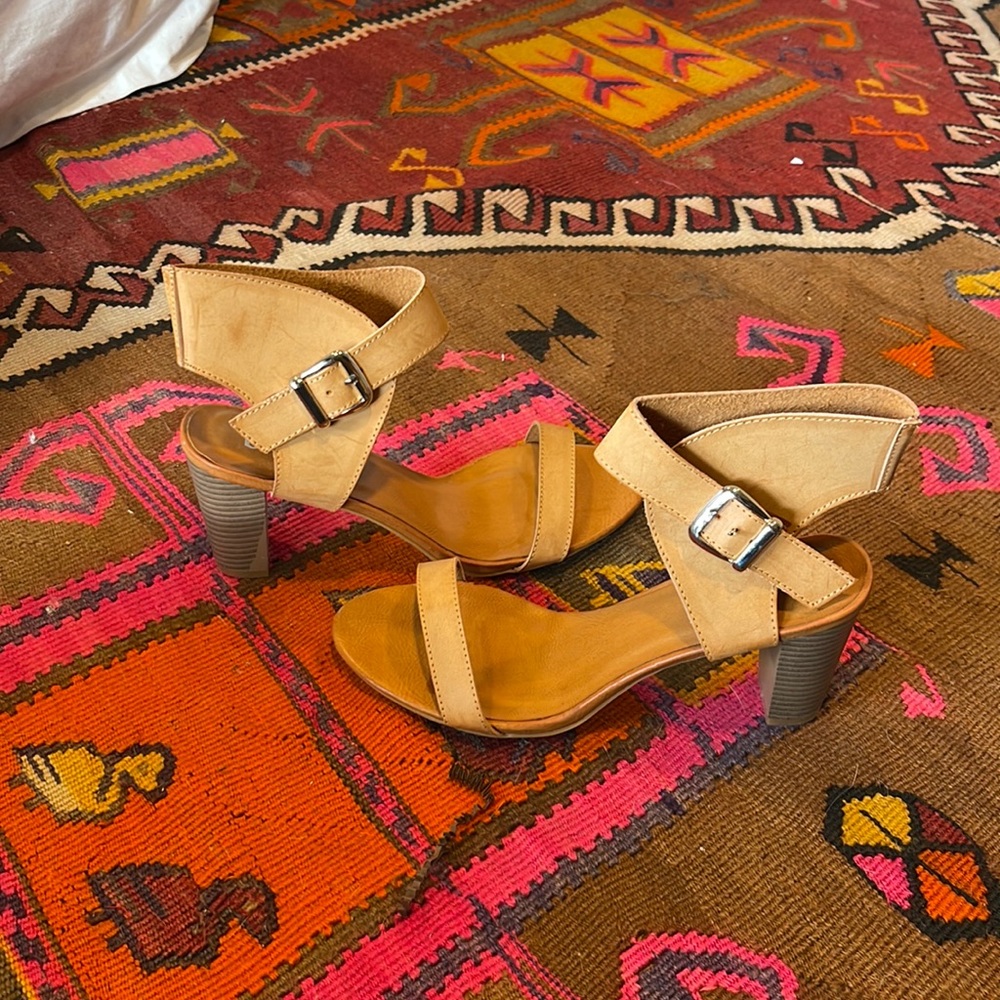 Bucco Sandals in camel.